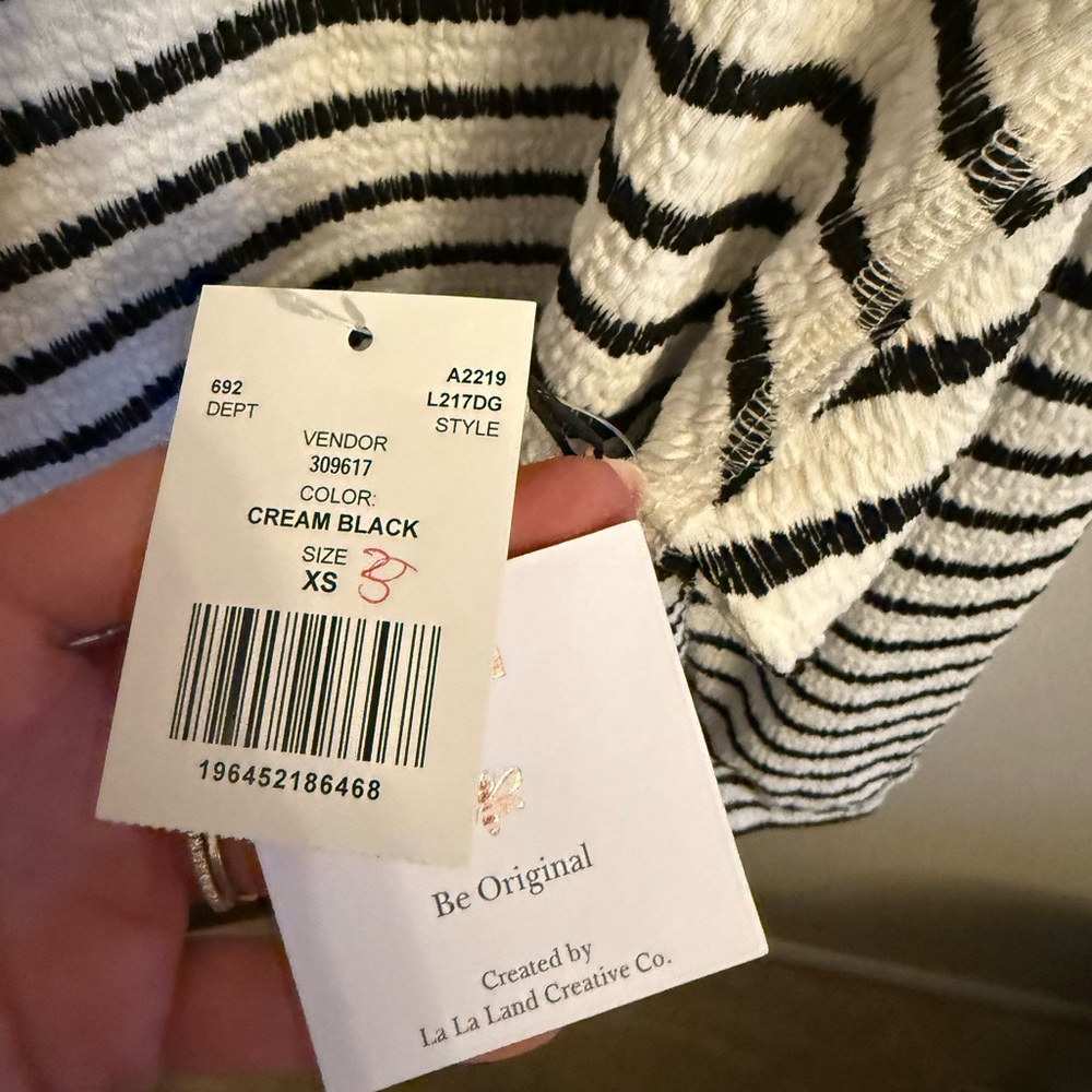 Originality Crop Long Sleeve Top - Picture 5 of 5